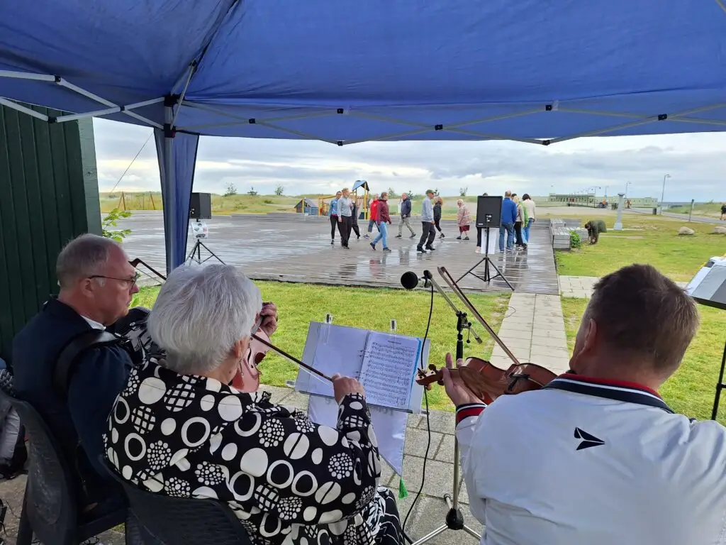240702 Dans på stranden MADNYD (3)