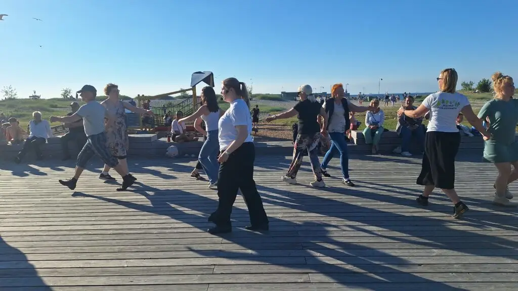 Kopia av 240625 Dans på stranden MADNYD (48)