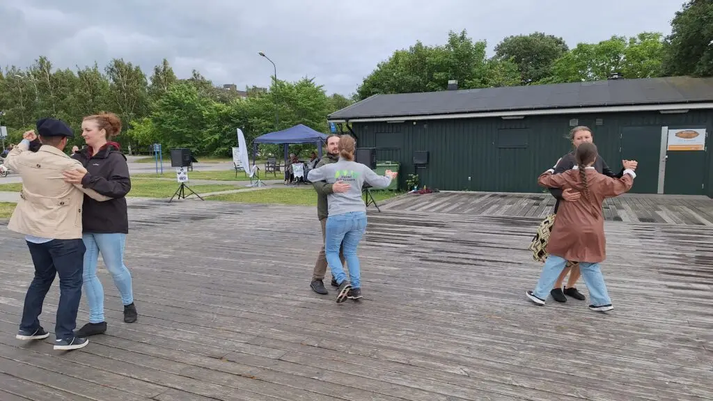 Kopia av 240702 Dans på stranden MADNYD (37)